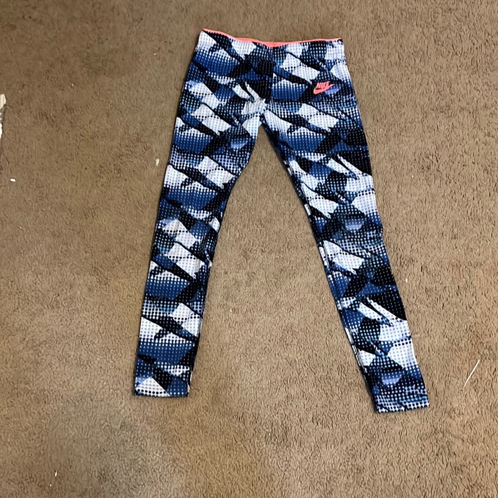 great condition! great for running! stretchy and comfortable material!